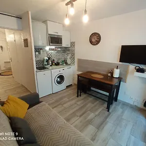 Climatisé, 50 M De La Prom, Wifi Appartement